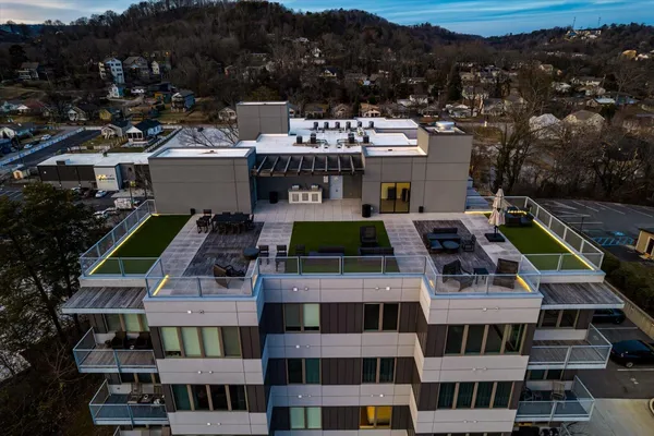 $2,600 | 411 Fairpoint Street, Unit 202, Chattanooga, TN 37405