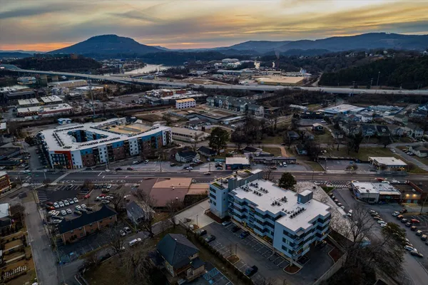 $2,600 | 411 Fairpoint Street, Unit 202, Chattanooga, TN 37405