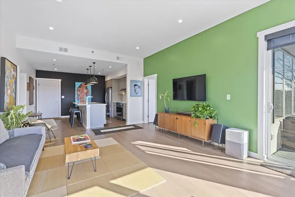 $2,600 | 411 Fairpoint Street, Unit 202, Chattanooga, TN 37405