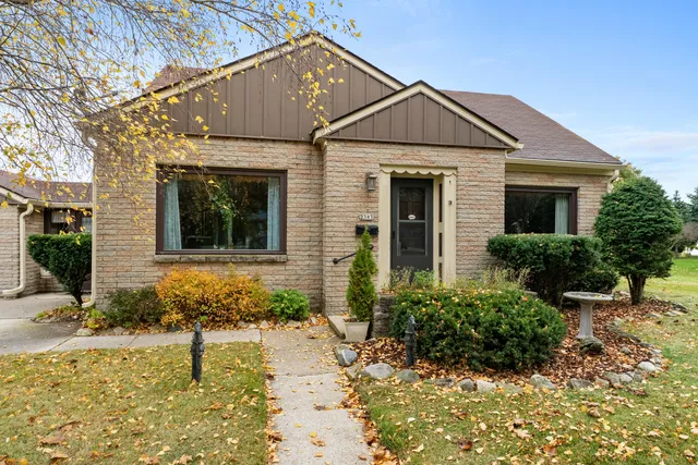 $295,000 | 2383 South 18th Street, Manitowoc, WI 54220