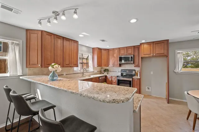 $1,975 | 20807 Boggy Ford Road, Lago Vista, TX 78645