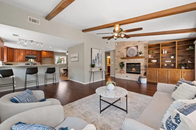 $1,975 | 20807 Boggy Ford Road, Lago Vista, TX 78645