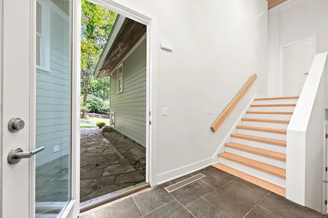 $2,195,000 | 17 Clover Lane, Westport, CT 06880