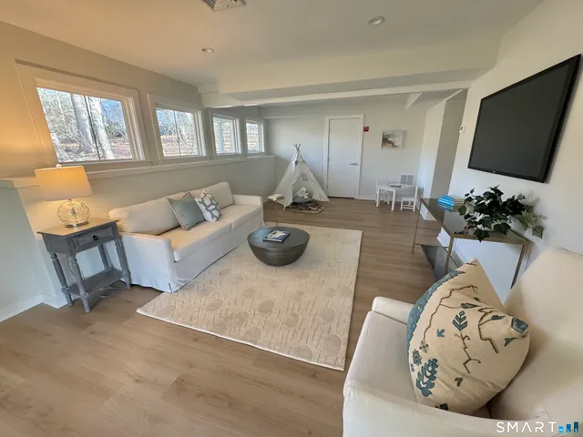 $2,195,000 | 17 Clover Lane, Westport, CT 06880