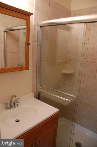 73 Timber Rock Road Gaithersburg, MD 20878 - Photo 19 of 25 Master bath