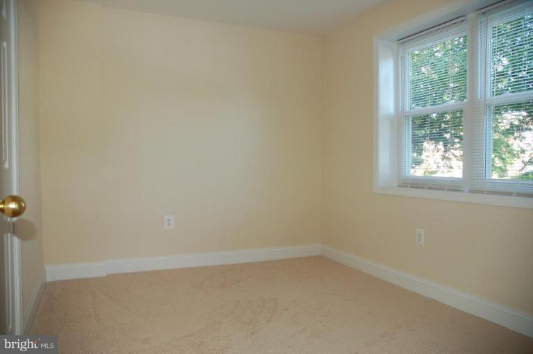 73 Timber Rock Road Gaithersburg, MD 20878 - Photo 5 of 25 First floor bedroom