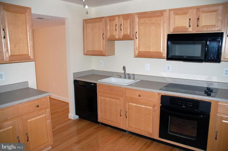 73 Timber Rock Road Gaithersburg, MD 20878 - Photo 9 of 25 Kitchen, door to dining room