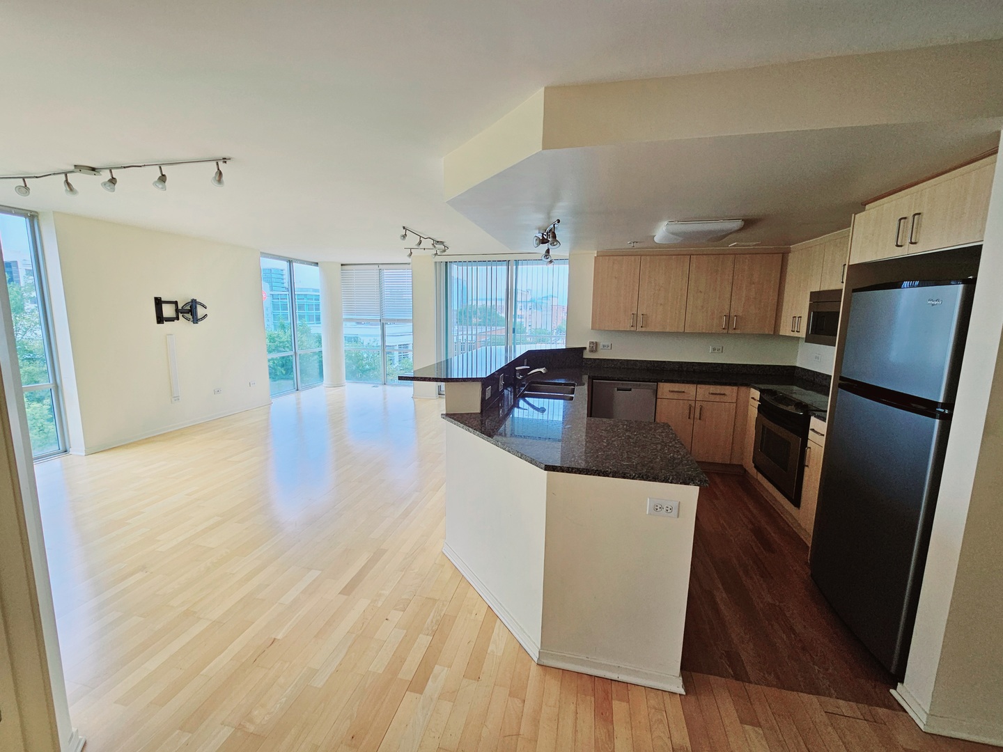 1640 Maple Avenue, Unit 502 Evanston, IL 60201 - Photo 3 of 12