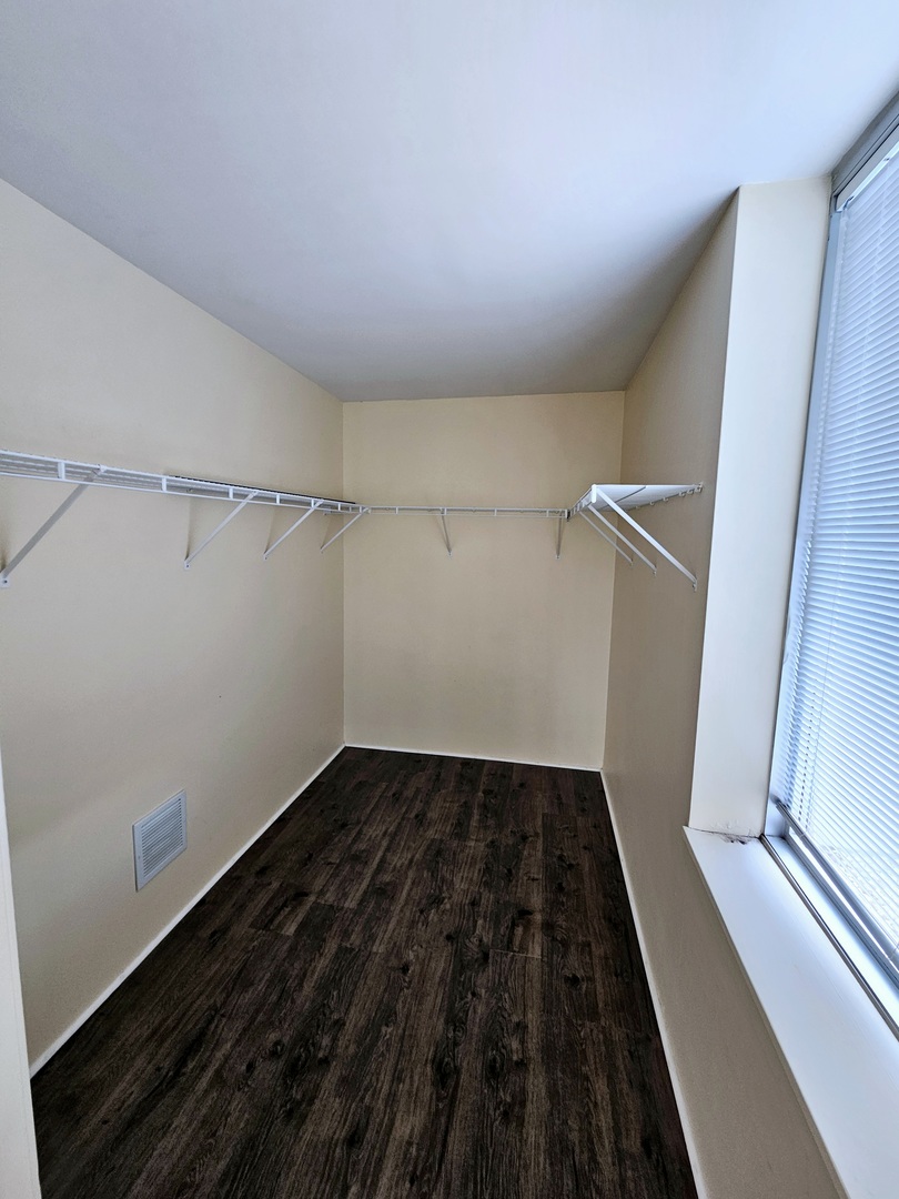 1640 Maple Avenue, Unit 502 Evanston, IL 60201 - Photo 8 of 12