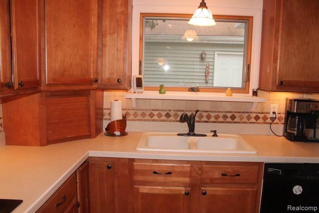 6240 Bullard Road Fenton, MI 48430 - Photo 11 of 29