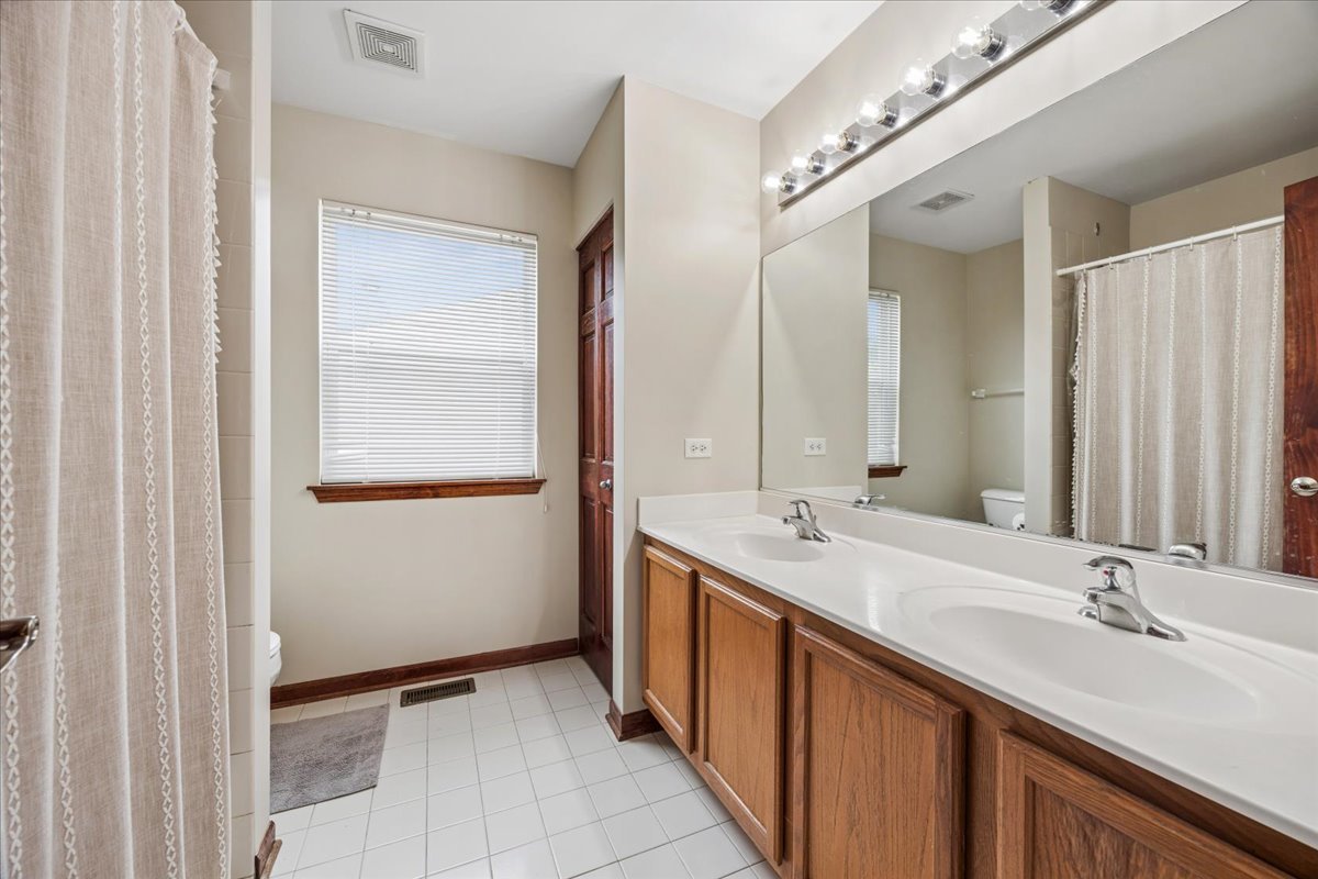 627 Mansfield Way Oswego, IL 60543 - Photo 27 of 36