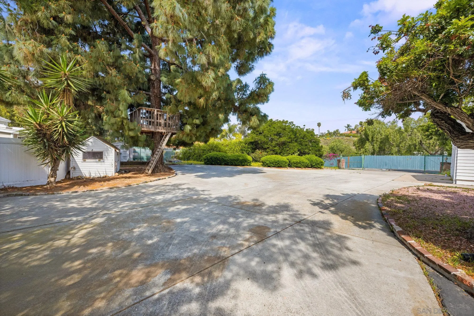 3335 Evergreen Road Bonita, CA 91902 - Photo 6 of 46 Gallery Image 6