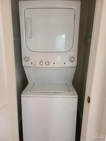 a close up view of a washer and dryer