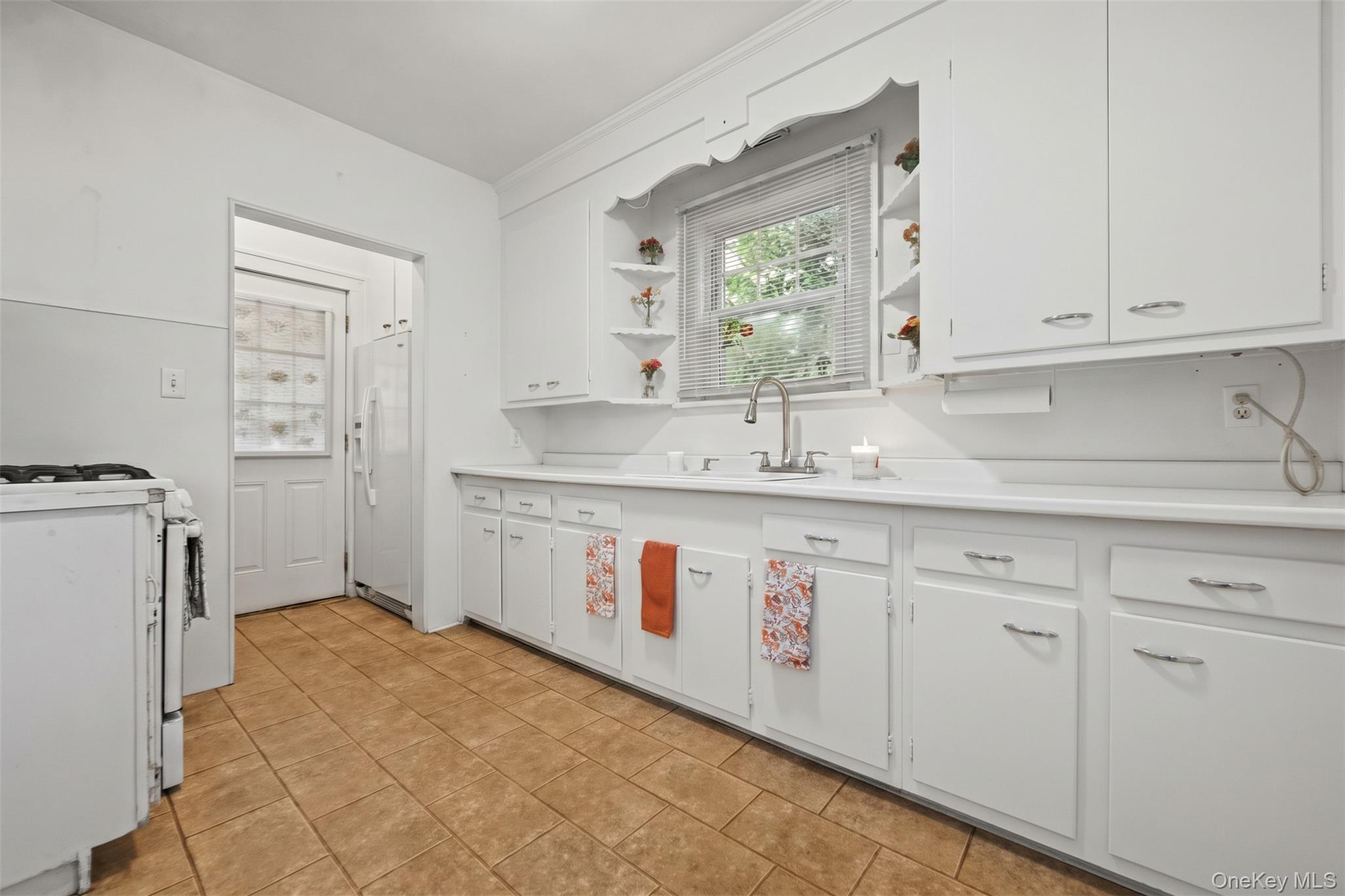 1956 Old Mill Road Merrick, NY 11566 - Photo 7 of 28 Gallery Image 7