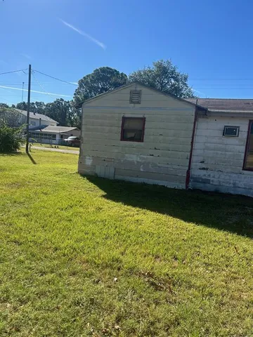 a view of a backyard of the house