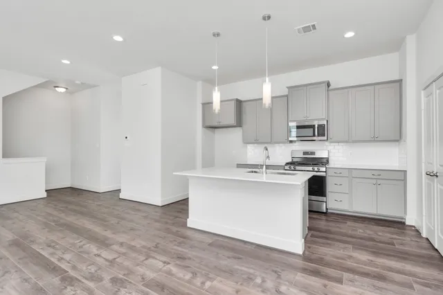 $2,450 | 2007 Bauer Drive, Unit E, Houston, TX 77080