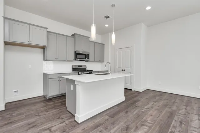 $2,450 | 2007 Bauer Drive, Unit E, Houston, TX 77080