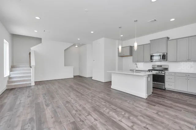 $2,450 | 2007 Bauer Drive, Unit E, Houston, TX 77080