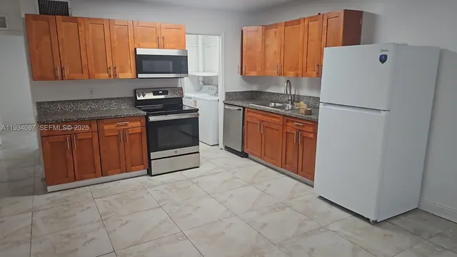 $2,550 | 5615 Northwest 27th Court, Unit 5615, Lauderhill, FL 33313