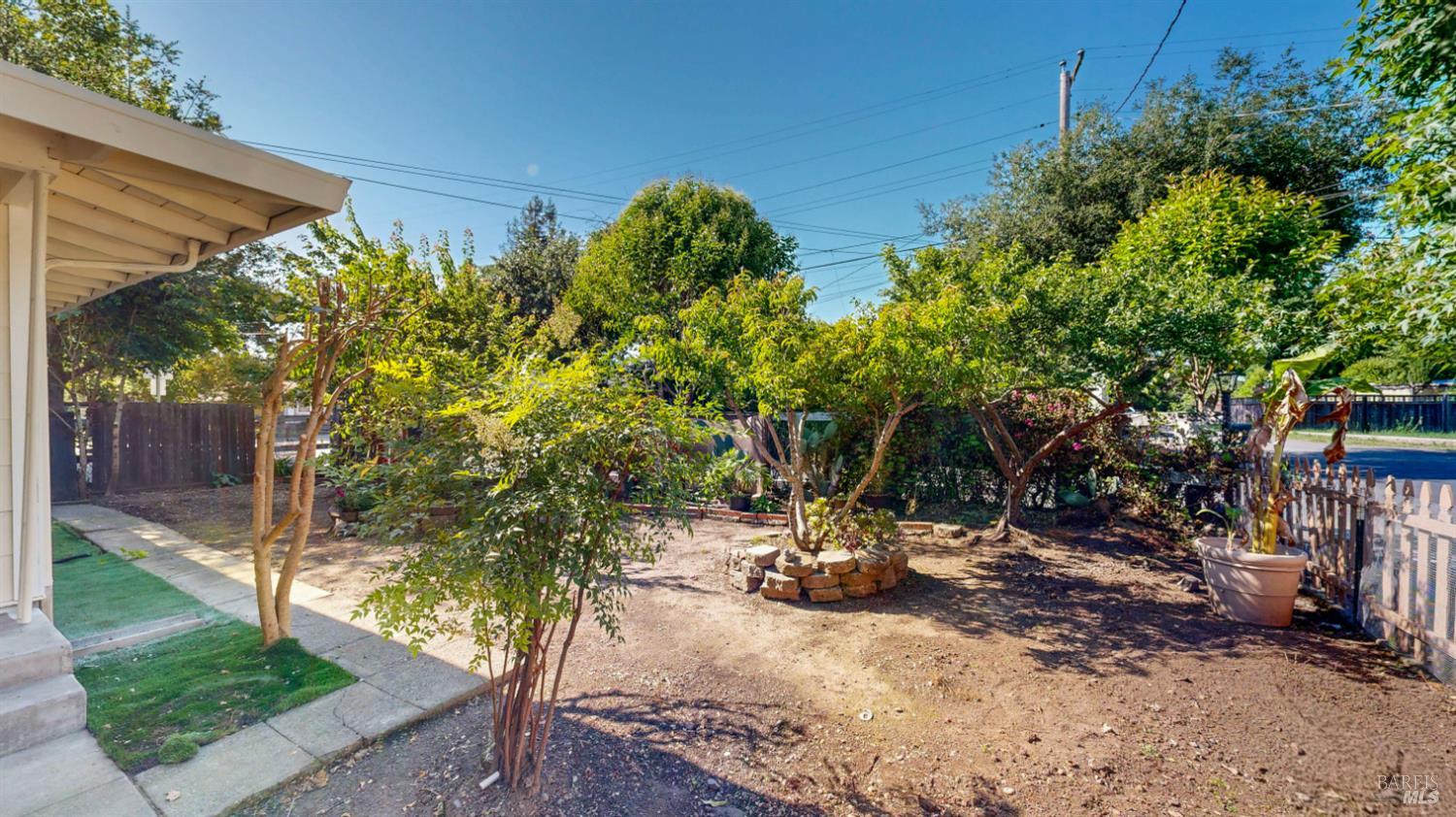 592 South Avenue Santa Rosa, CA 95407 - Photo 4 of 55