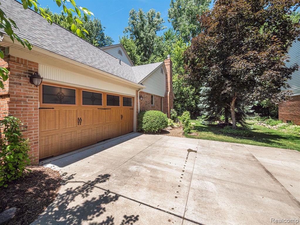 42071 Hunters Ridge Canton, MI 48188 - Photo 7 of 33