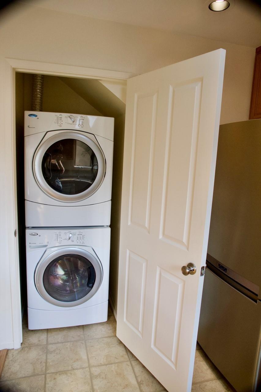 4344 Modoc Road, Unit 3 Santa Barbara, CA 93110 - Photo 6 of 8 a utility room with dryer and washer