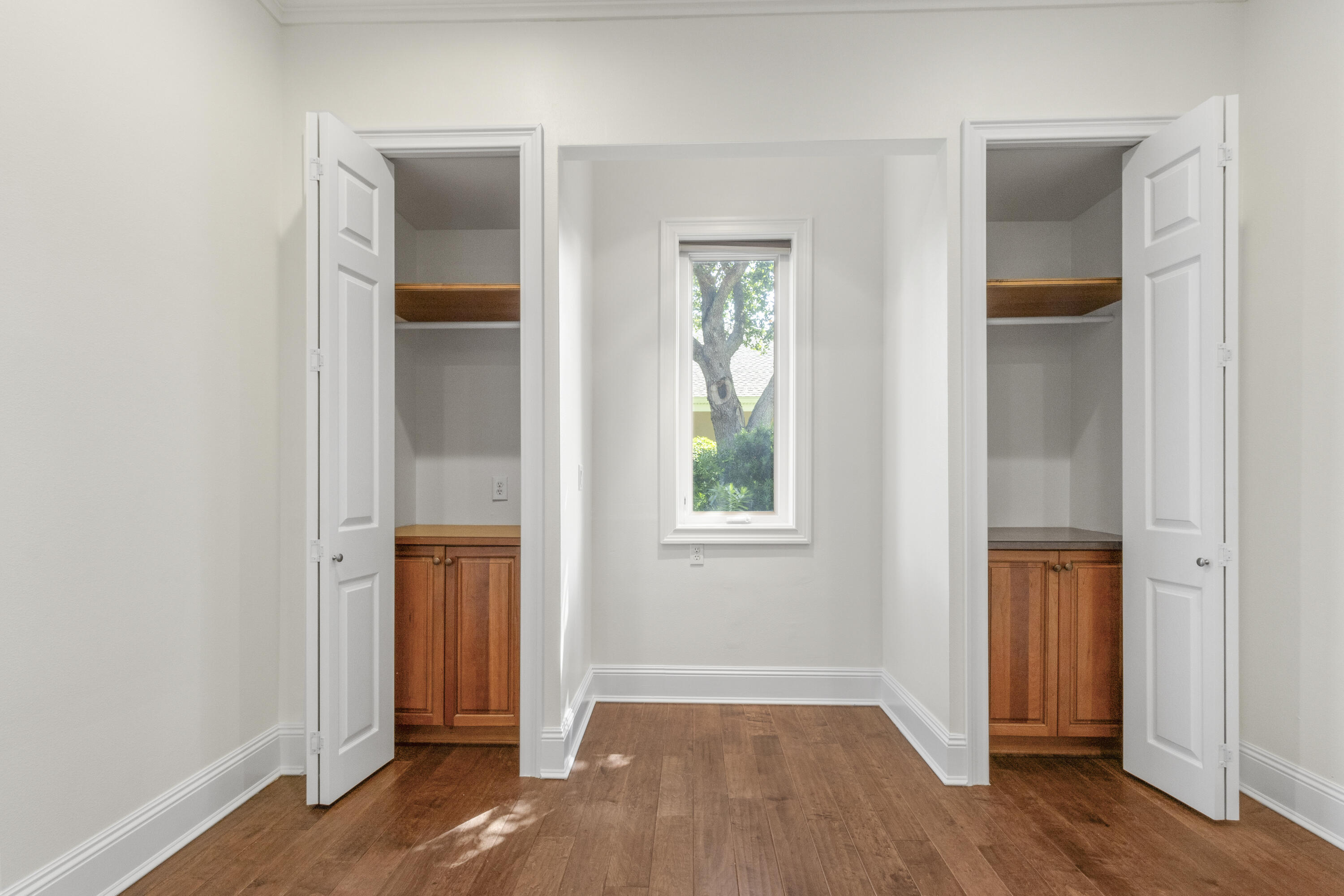 4304 Stonebridge Road Destin, FL 32541 - Photo 32 of 72 an empty room with wooden floor and windows