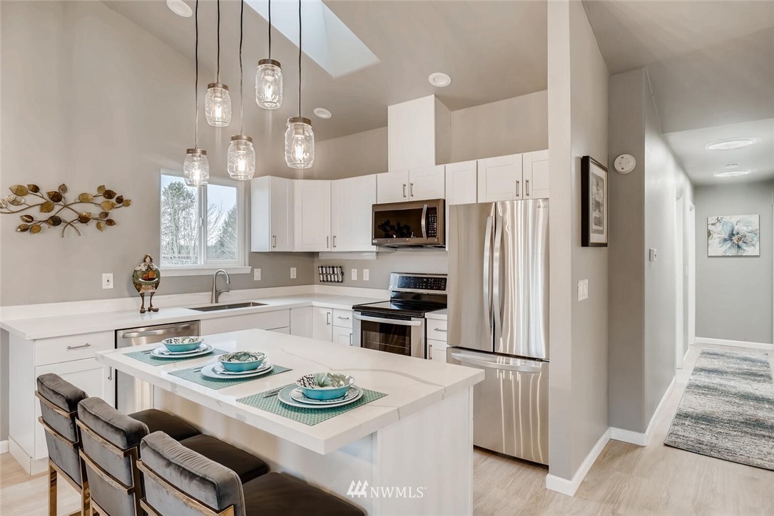 532 Northeast 98th Street Seattle, WA 98115 - Photo 11 of 37