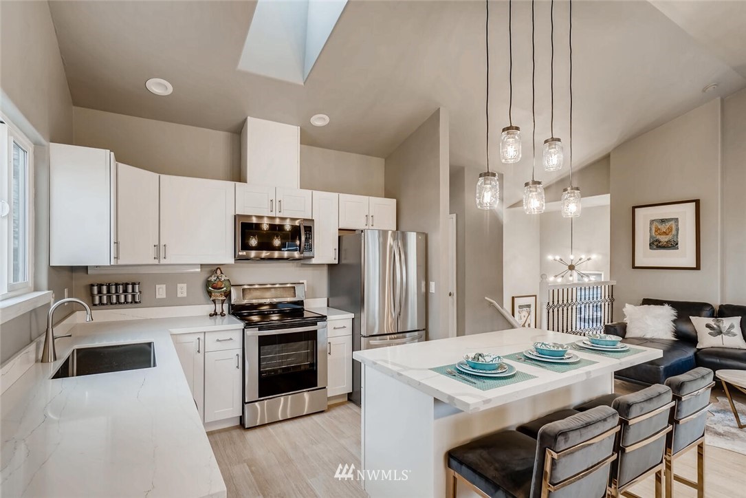 532 Northeast 98th Street Seattle, WA 98115 - Photo 12 of 37