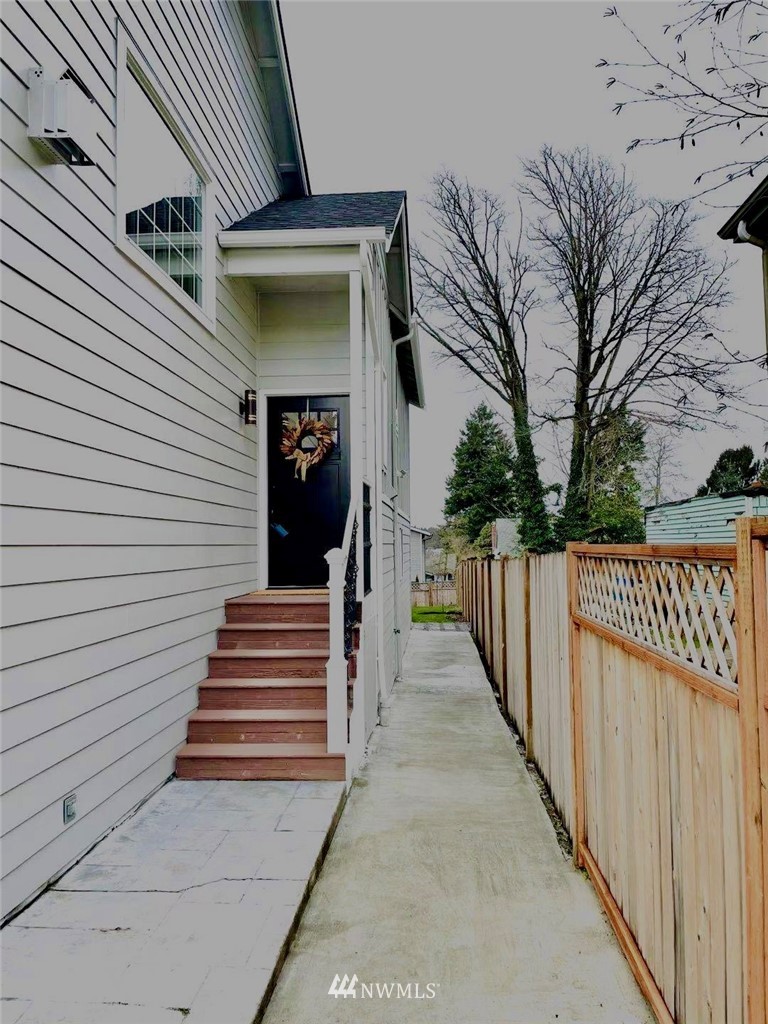 532 Northeast 98th Street Seattle, WA 98115 - Photo 3 of 37