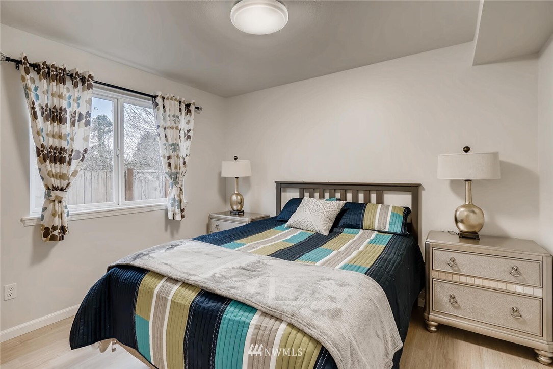 532 Northeast 98th Street Seattle, WA 98115 - Photo 29 of 37
