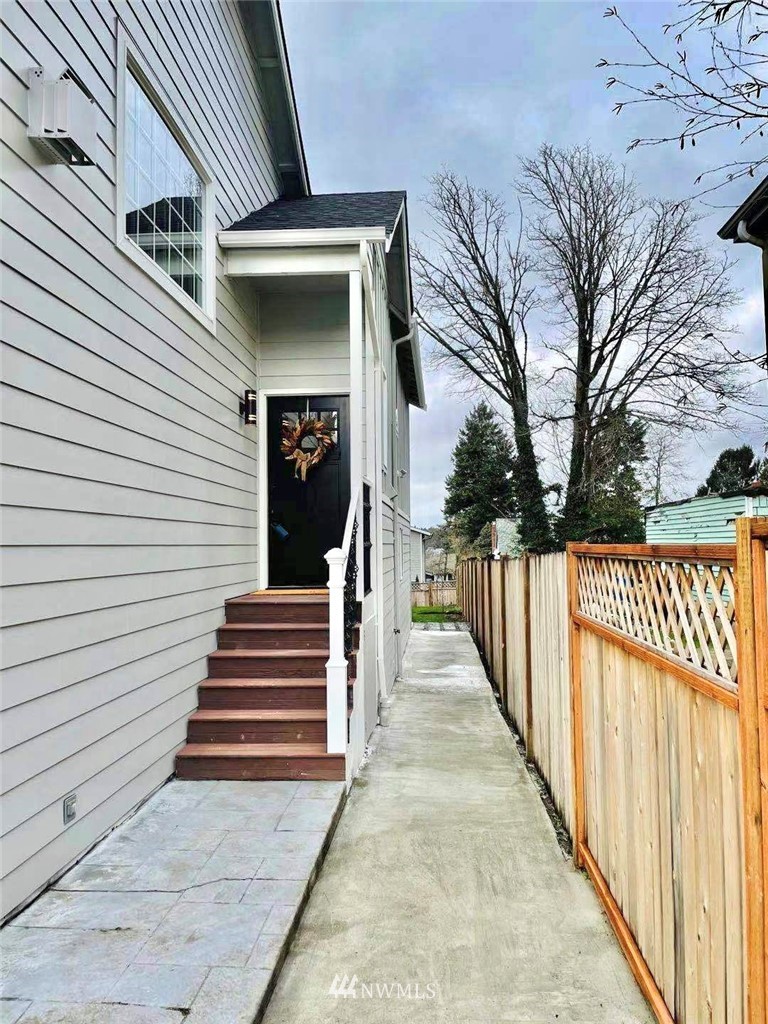 532 Northeast 98th Street Seattle, WA 98115 - Photo 4 of 37