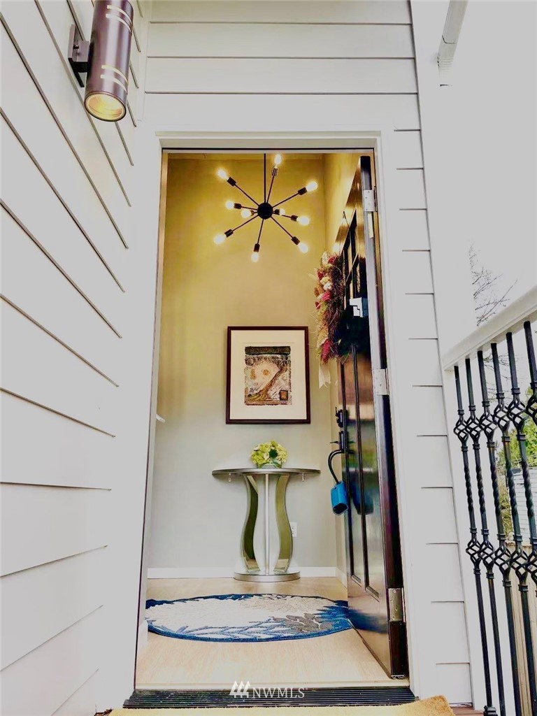 532 Northeast 98th Street Seattle, WA 98115 - Photo 5 of 37