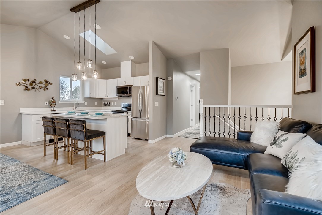 532 Northeast 98th Street Seattle, WA 98115 - Photo 9 of 37