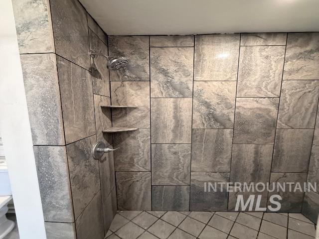902 East Main Street Weiser, ID 83672 - Photo 32 of 45 Full bath with a tile shower
