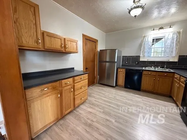 $322,500 | 902 East Main Street, Weiser, ID 83672