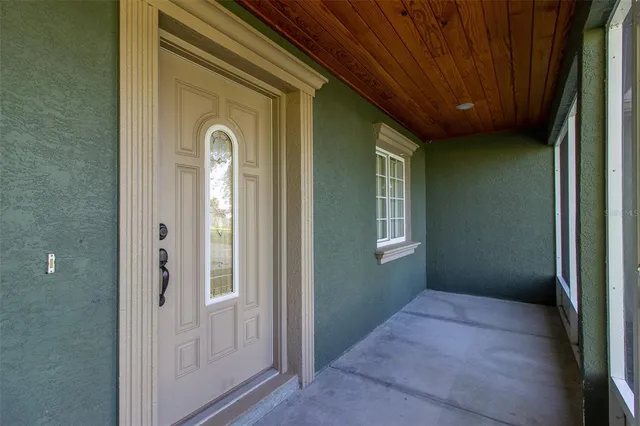 a view of a livingroom with a entryway