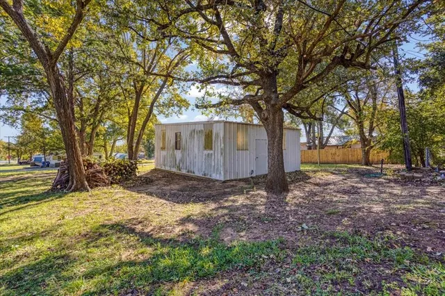 a view of a yard with a tree