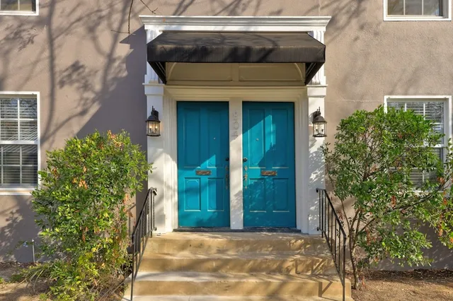 a view of entryway front of house