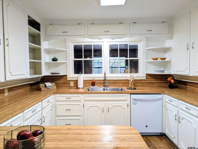 $289,000 | 901 North Azalea Drive, Tyler, TX 75701