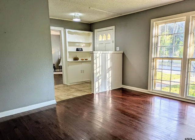 $289,000 | 901 North Azalea Drive, Tyler, TX 75701