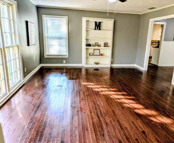 $289,000 | 901 North Azalea Drive, Tyler, TX 75701