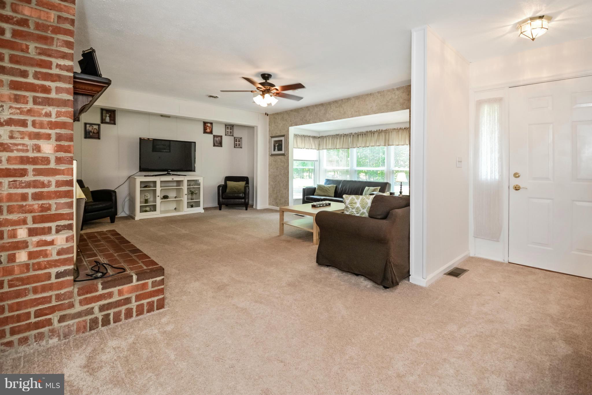6105 Ridge Tree Road Fredericksburg, VA 22407 - Photo 8 of 26 Living Room