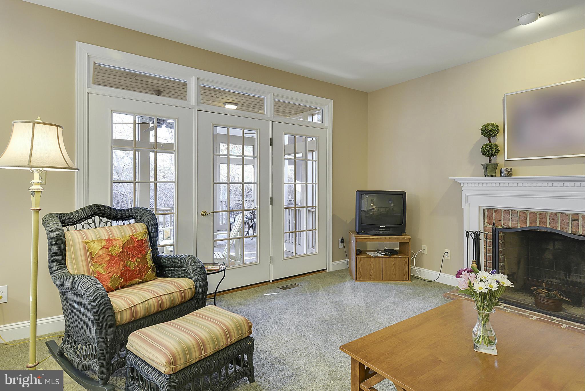 326 Tschiffely Square Road Gaithersburg, MD 20878 - Photo 11 of 30 Family Room