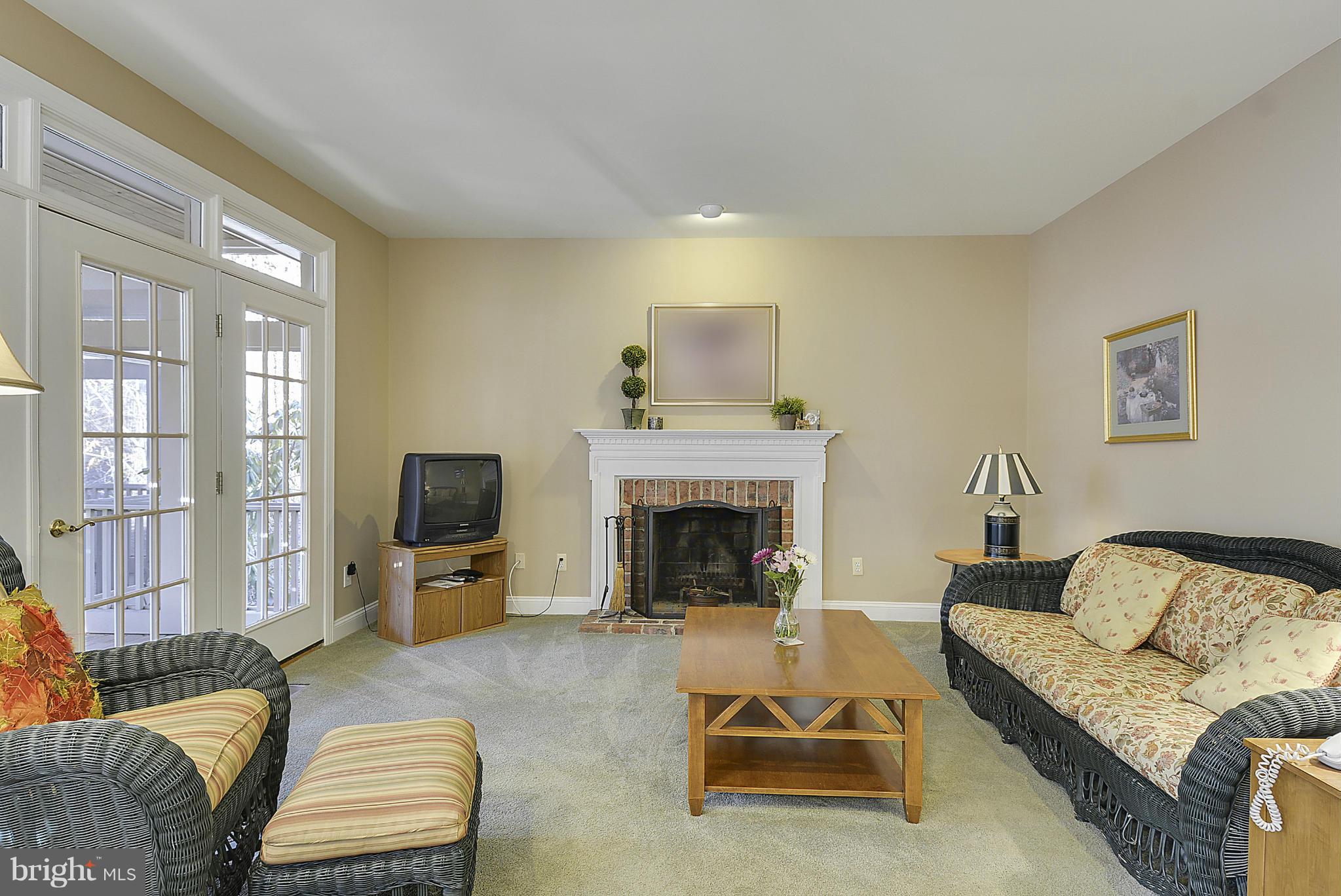 326 Tschiffely Square Road Gaithersburg, MD 20878 - Photo 10 of 30 Family Room
