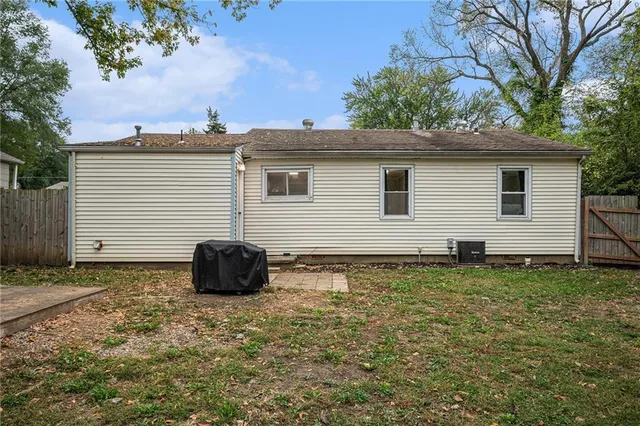 $200,000 | 16208 East Sea Avenue, Independence, MO 64050