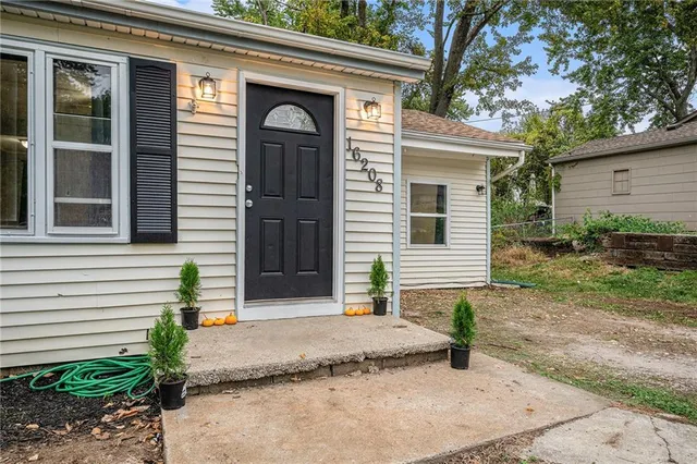 $200,000 | 16208 East Sea Avenue, Independence, MO 64050