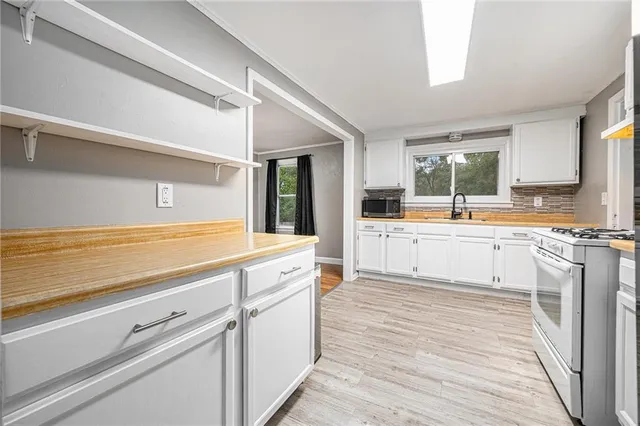 $200,000 | 16208 East Sea Avenue, Independence, MO 64050