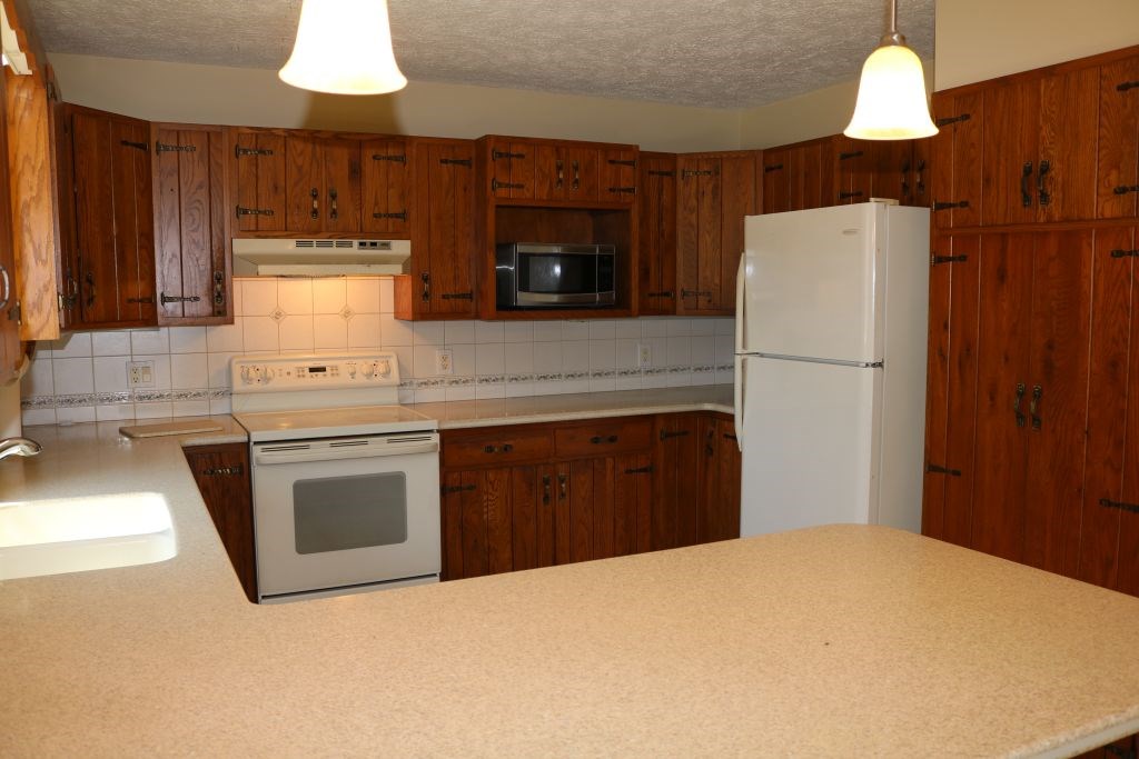 826 East River Road Traverse City, MI 49696 - Photo 13 of 38 1873700-12.JPG