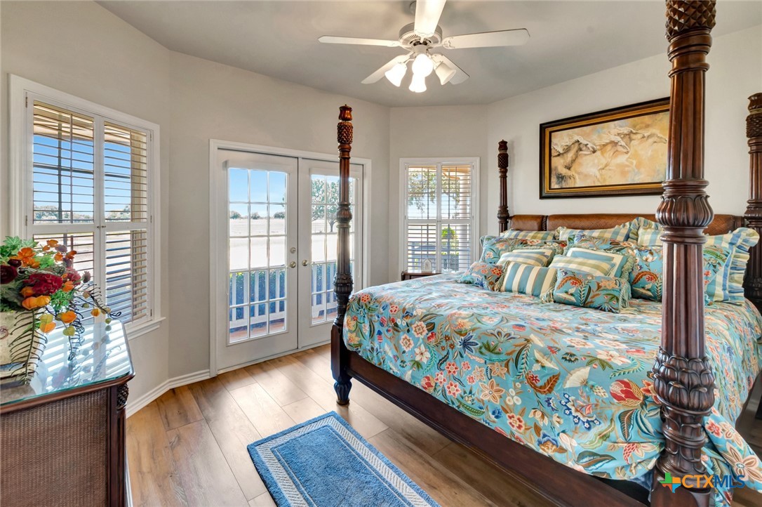 202 Prairie View Road Victoria, TX 77904 - Photo 18 of 47 a bedroom with a bed and a window